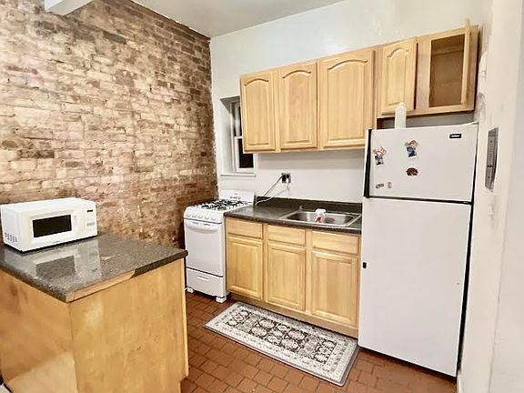 3rd image of 346 E 89th St APT 1a