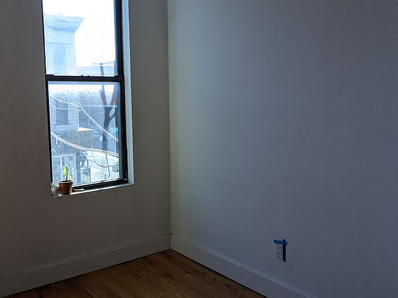 4th image of 681 Evergreen Ave #4R