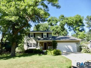 113 N Needles Dr, Brandon, SD 57005