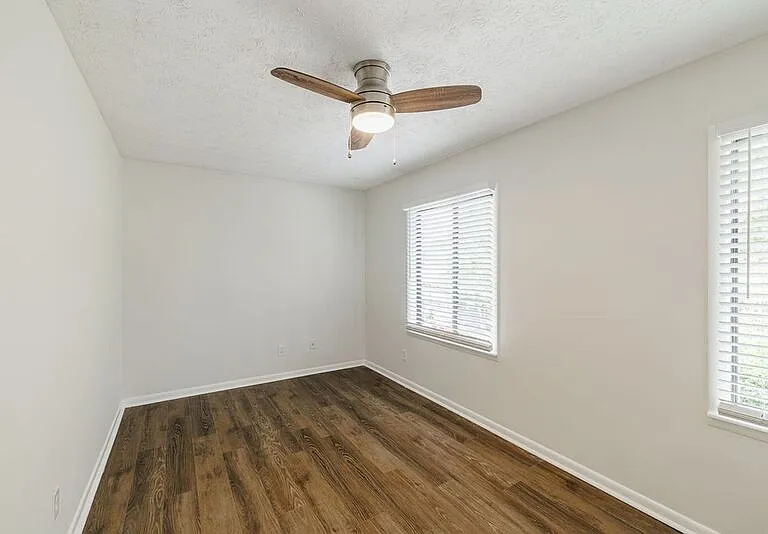 134 Fernbanks Ct — Photo 18