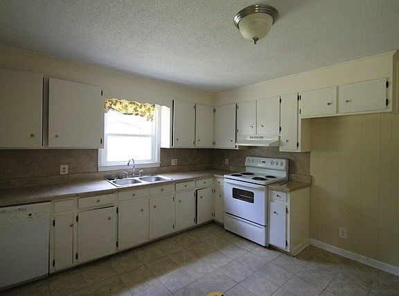 2nd image of 4010 Crestview Dr