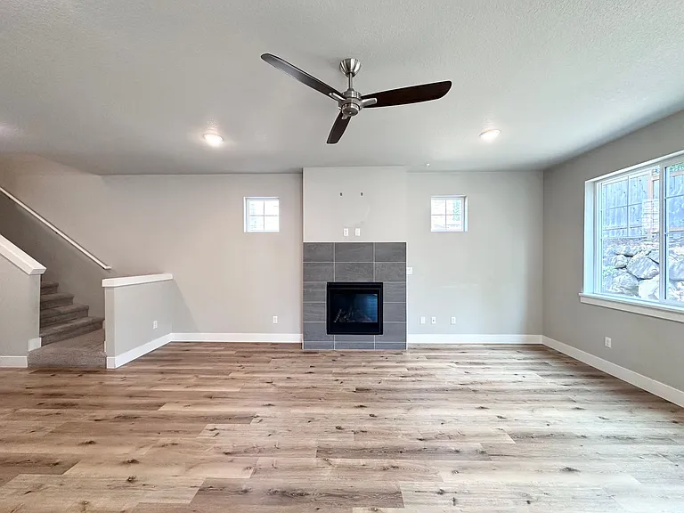 11732 SE Golden Eagle Ln — Photo 2