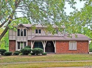341 Jamboree Dr, Ballwin, MO 63021