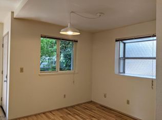 312 N 39th St APT B102, Seattle, WA 98103
