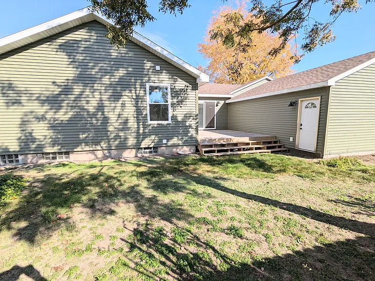 1109 Mills Ave — Photo 7