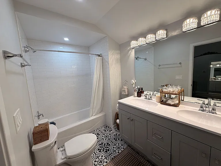 3684 Park Ave — Photo 8