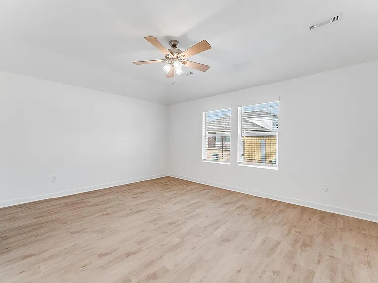 114 S Maroon Ave — Photo 24