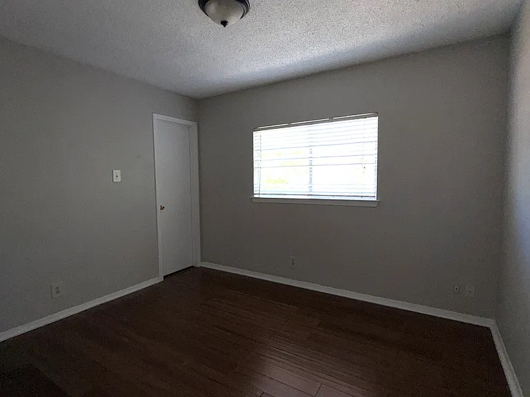 7423 Corian Park Dr — Photo 7