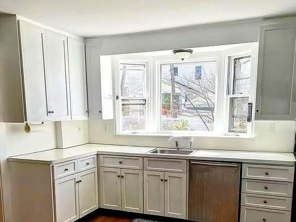 2nd image of 142 Jackson St