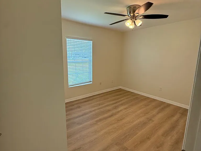 1108 NE 36th Ln — Photo 27