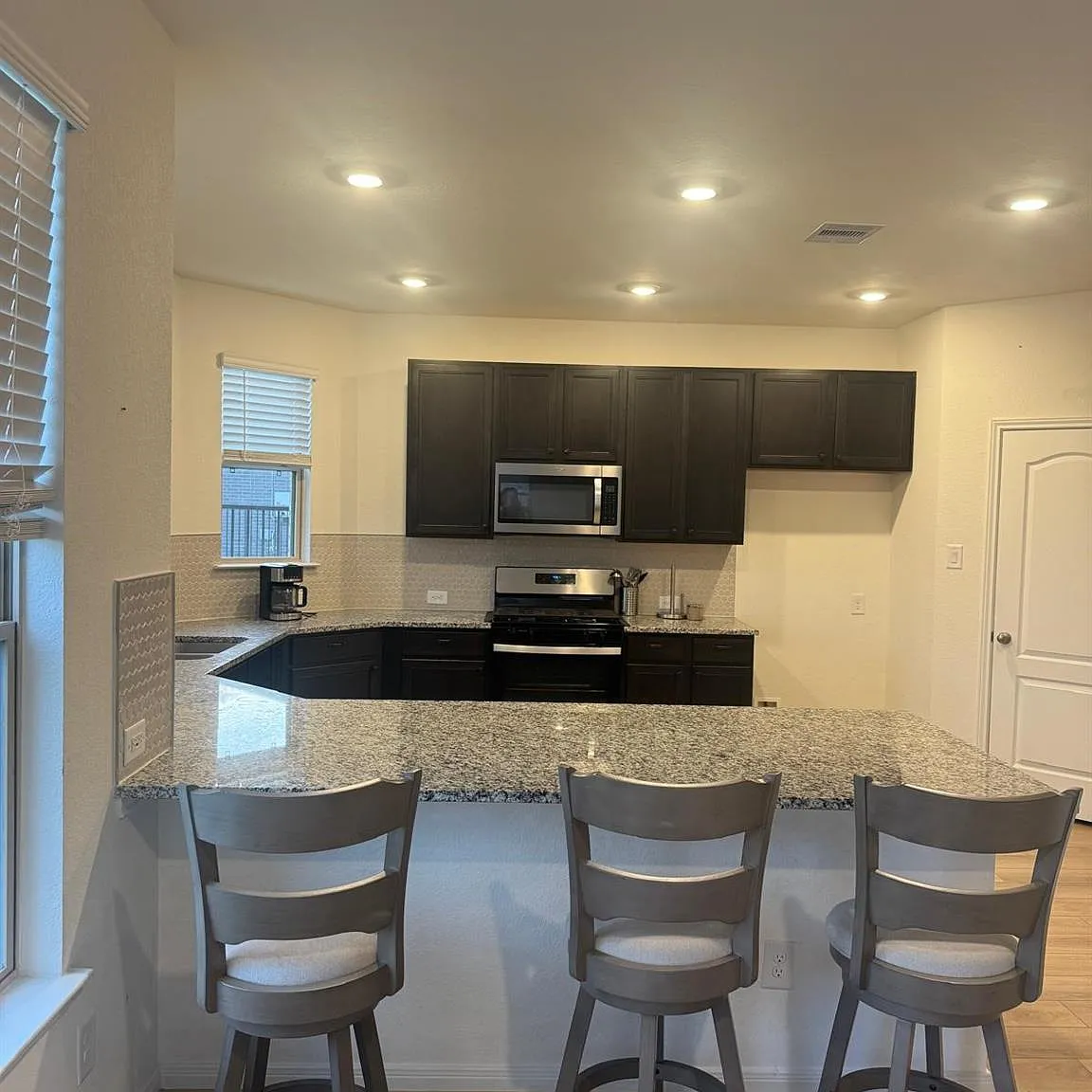 3 bed, 2.5 bath, 2082 sqft, $2,350 — Photo 4