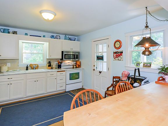 2nd image of 7 Sherwood Ln