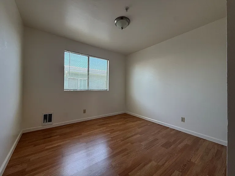 3802 39th Ave #6 — Photo 5