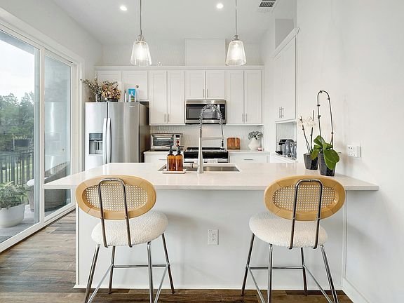 5th image of 12001 Vista Parke Dr #401