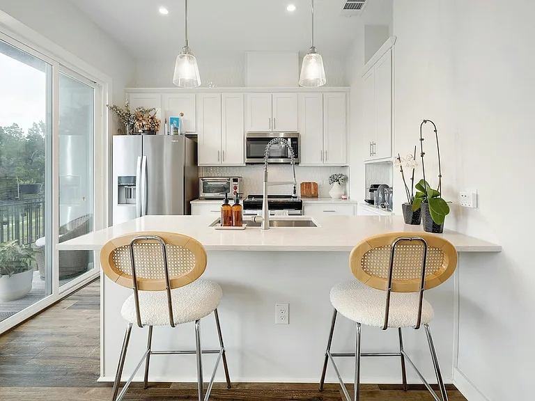 12001 Vista Parke Dr #401 — Photo 5