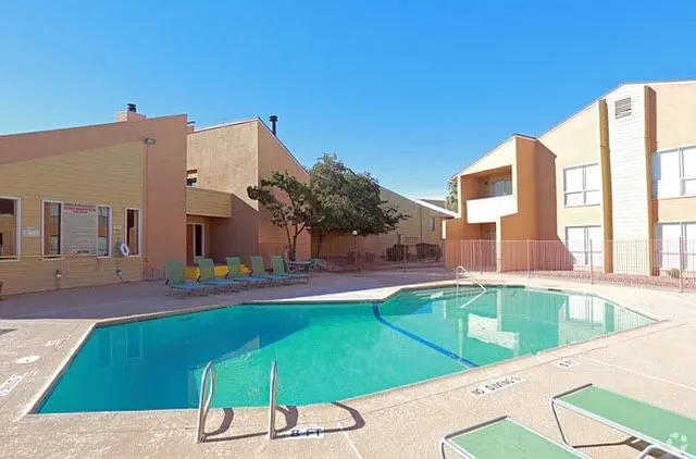 San Mateo Apartments — Photo 17