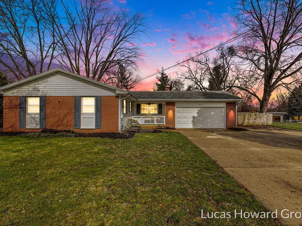 7901 Hollyhock Ave, Jenison, MI 49428