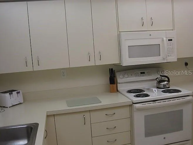 2 bed, 2.0 bath, 1080 sqft, $2,300 — Photo 3
