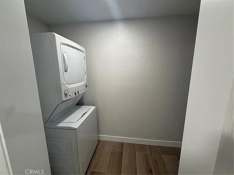 2397 N Apple Ave — Photo 4