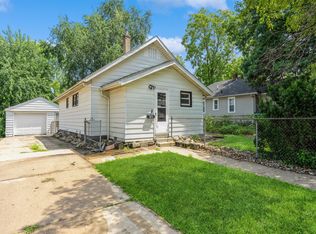3615 Cambridge St, Des Moines, IA 50313