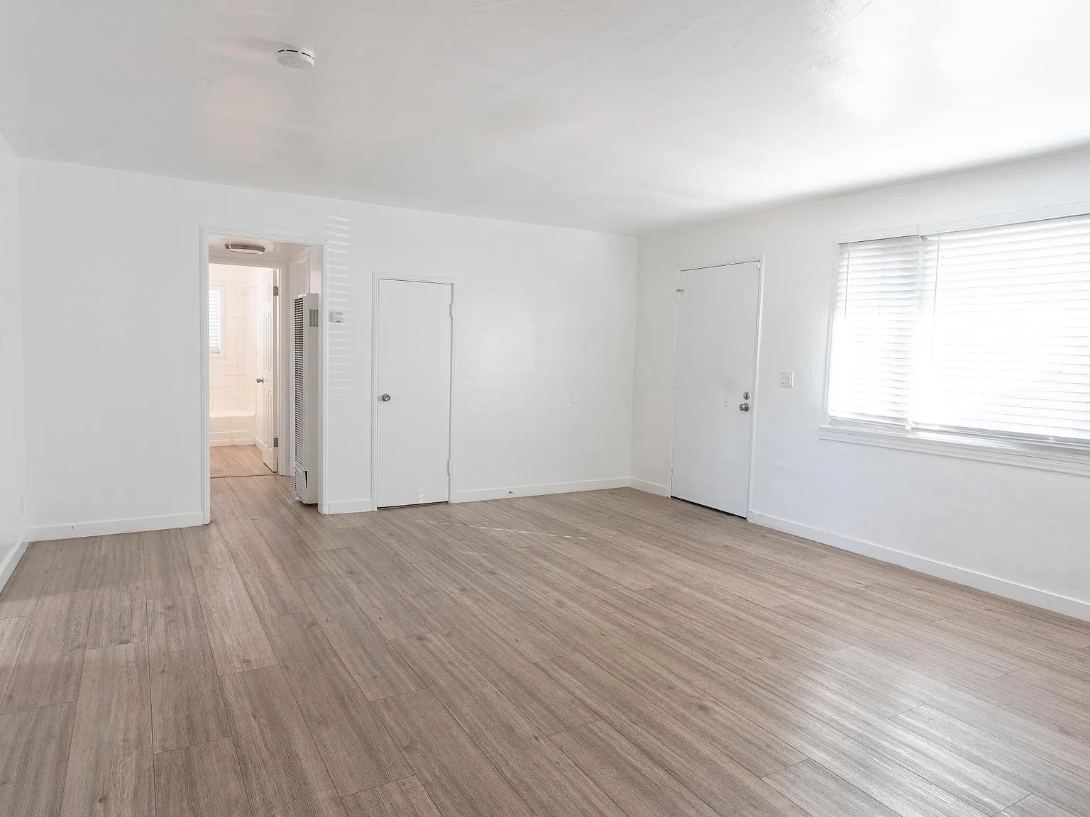 3 bed, 950 sqft, $2,750 — Photo 1