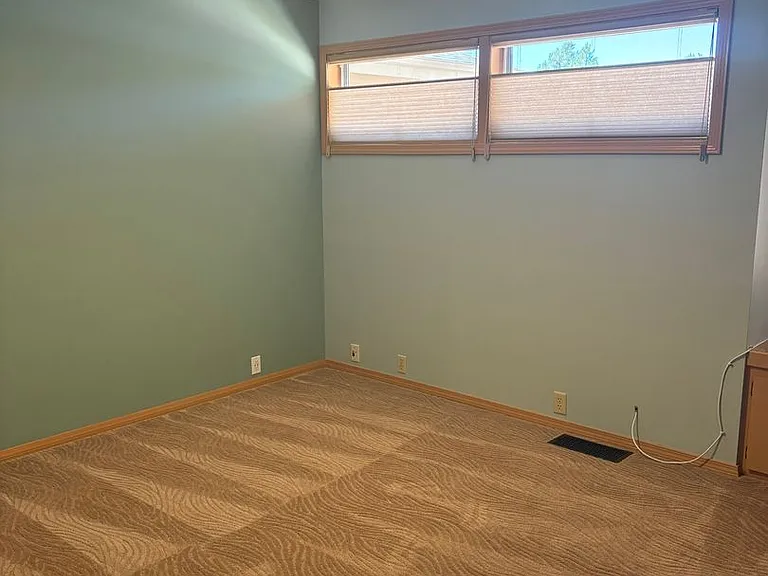 70 Moore Dr — Photo 8