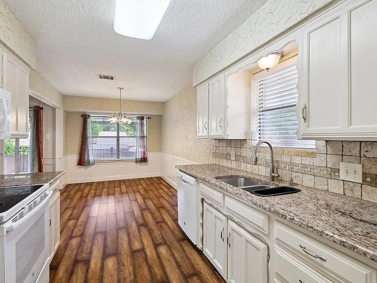 2813 Cripple Creek Trl — Photo 10