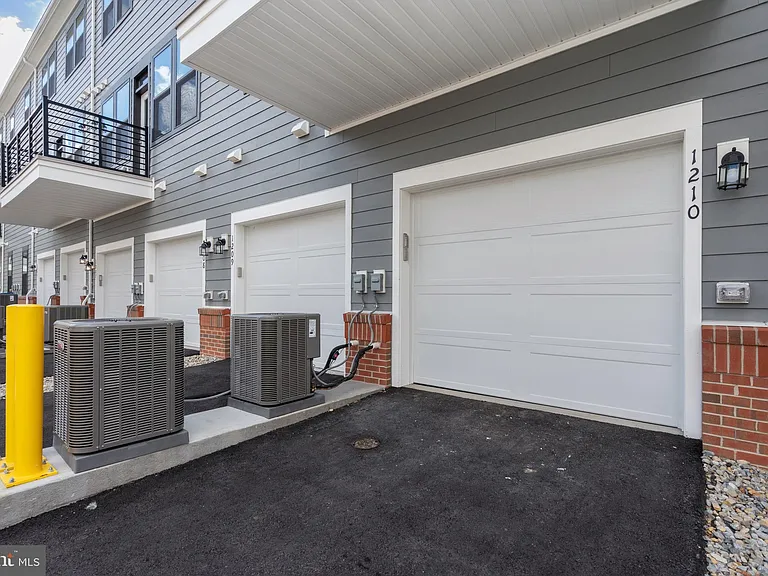 1210 Parker Blvd — Photo 36