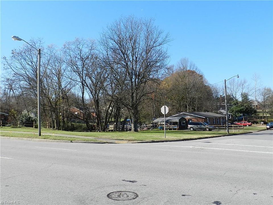 1st image of 401 Craig St
