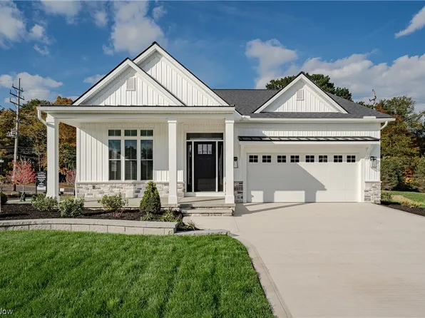 6453 N Cobblestone Rd, Mayfield, OH 44143