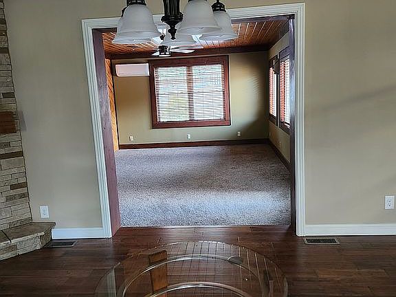 5th image of 35 Inn View Ln