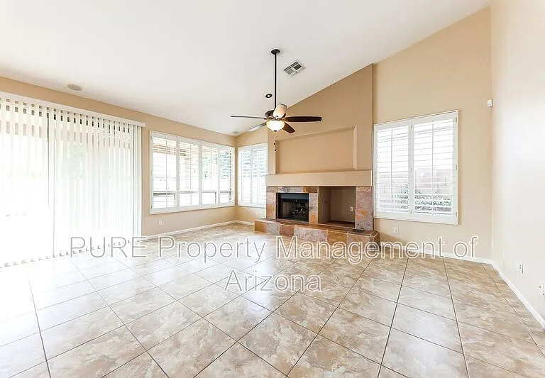 6427 E Marilyn Rd — Photo 2