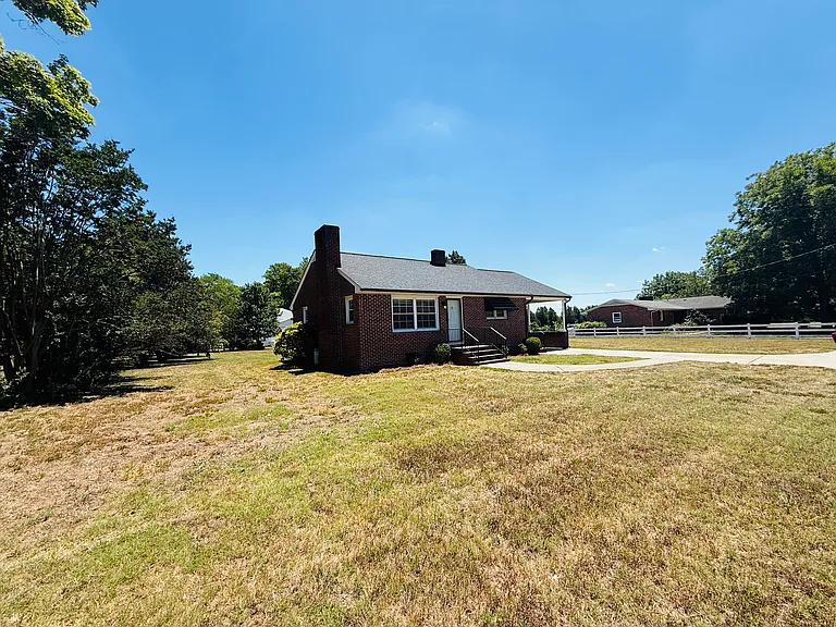 3146 Pleasant Ridge Rd — Photo 2