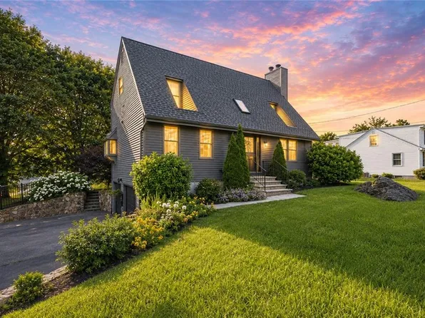 11 Loxley Dr, Johnston, RI 02919