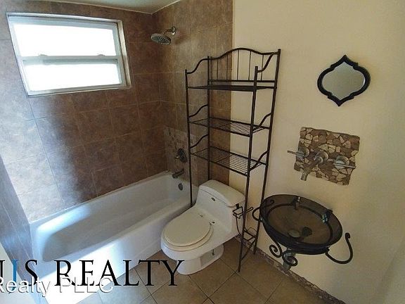 4th image of 3110 Merita Dr