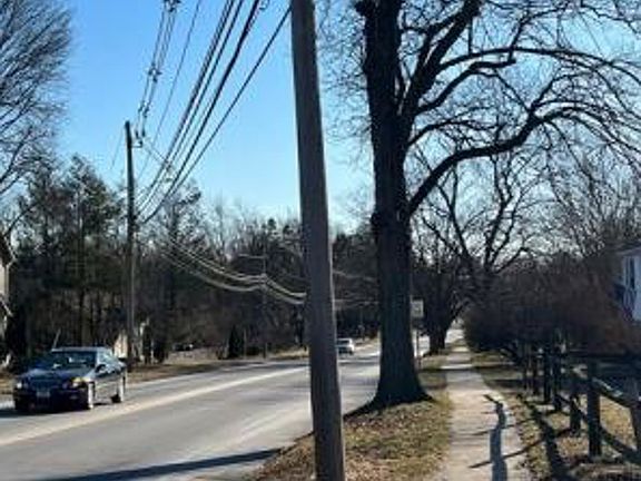 Exterior Neighborhood (street photo)