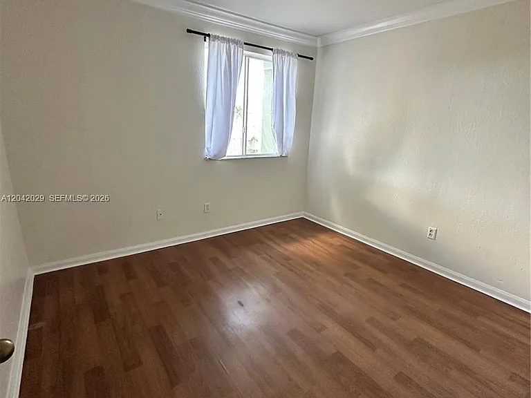 2704 SE 15th Pl — Photo 3
