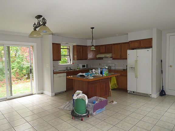 large eat-in kitchen