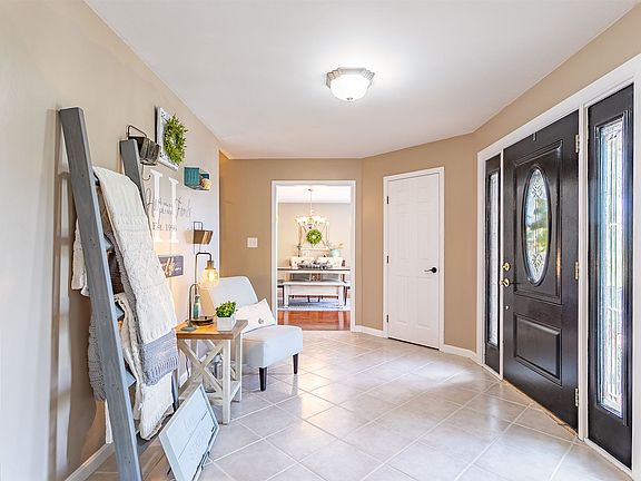 4th image of 8277 Yorkridge Dr