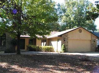 8 Neffwood Ln, Bella Vista, AR 72715
