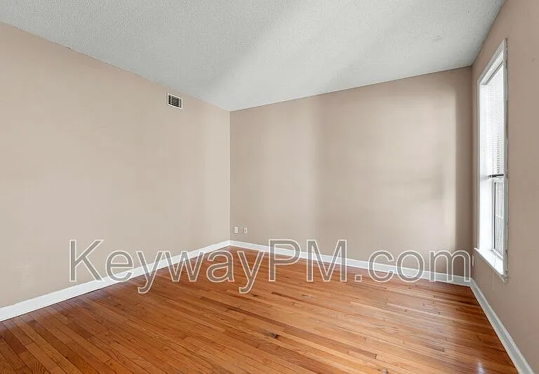 1063 Waltons Pass — Photo 5