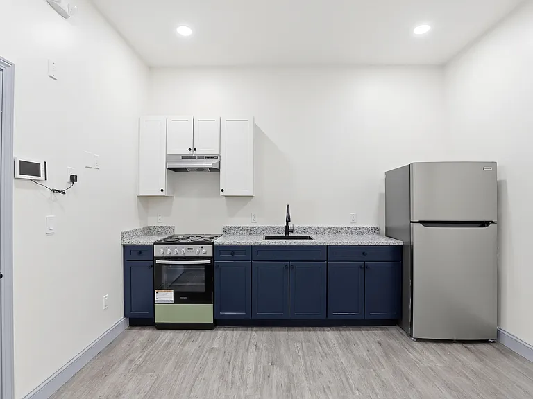 114 N Franklin St — Photo 5