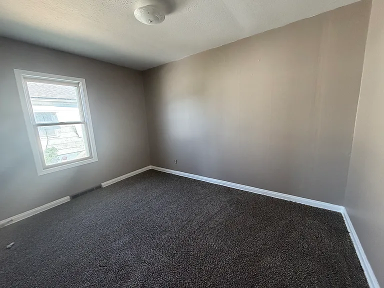 322 W Cloud St — Photo 5