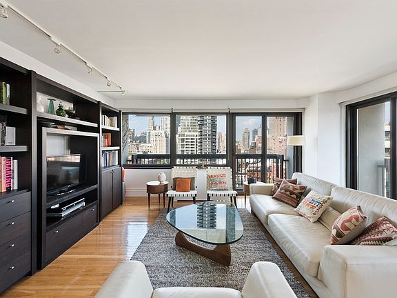 3rd image of 300 E 59th St APT 1006