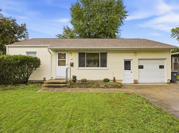 1211 Crestview Dr SE, Cedar Rapids, IA 52403