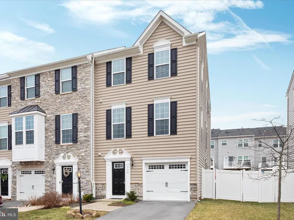 110 Chamomile Ct, Lake Frederick, VA 22630