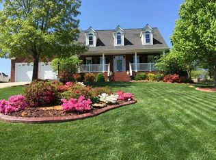 560 Ashcreek Rd, Paducah, KY 42001