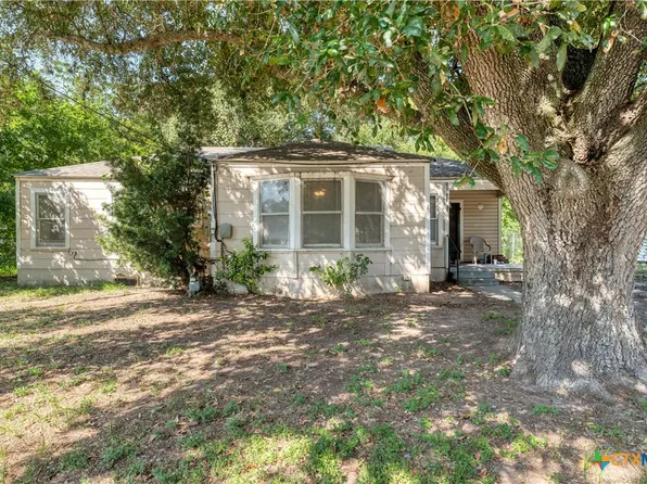 1113 N Hamilton St, Gonzales, TX 78629