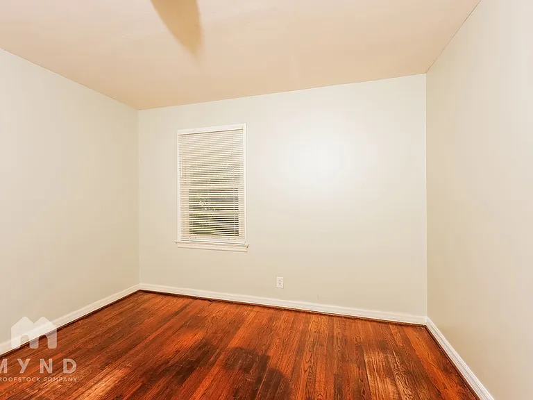 924 Parkway Dr — Photo 12