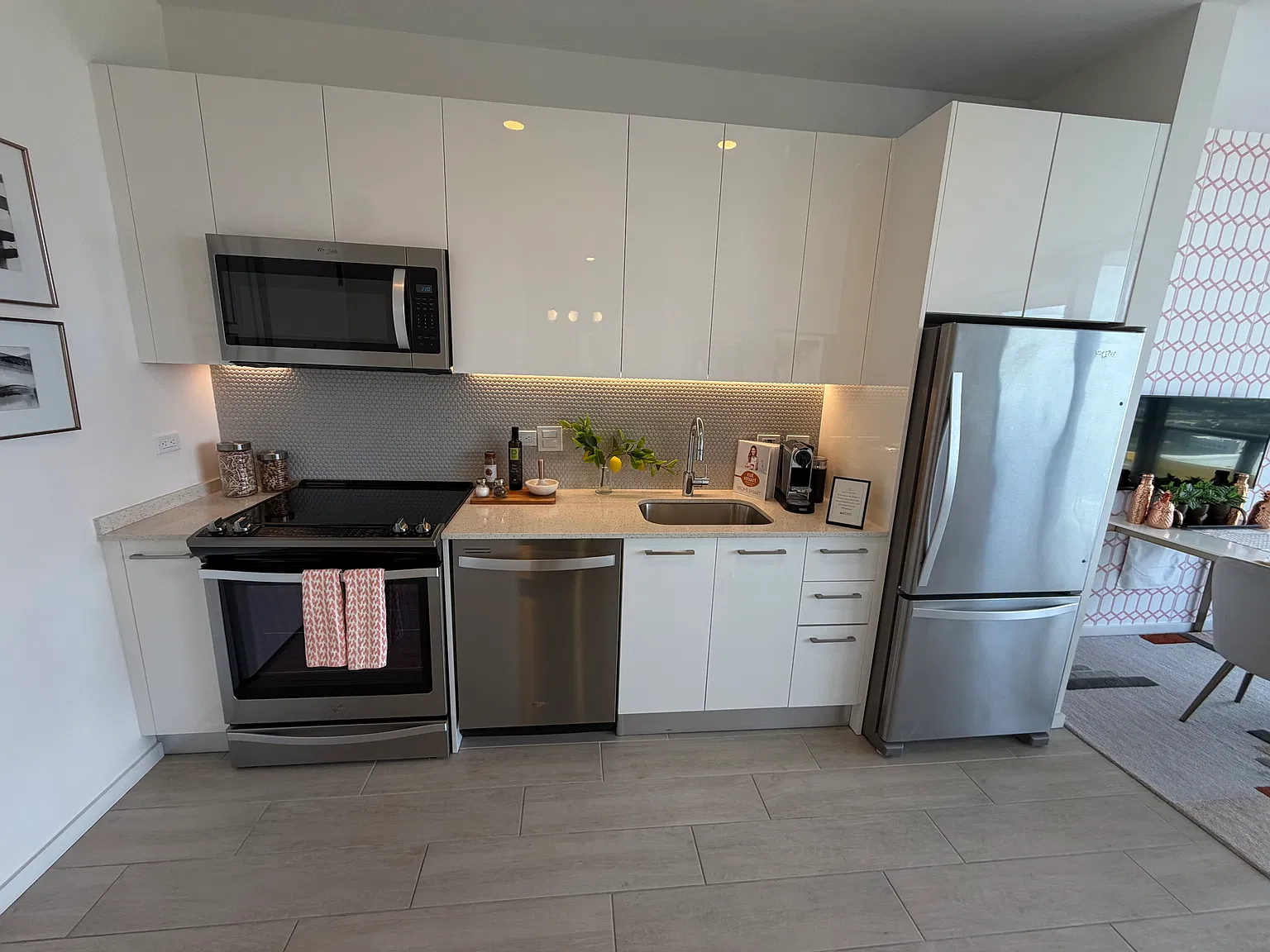 Studio, 590 sqft, $2,400 — Photo 1